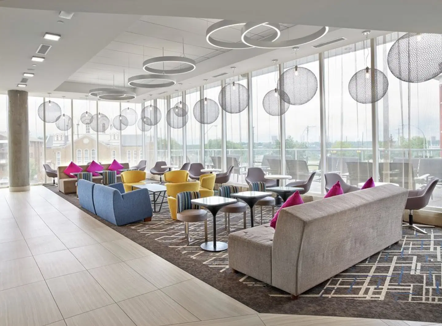 DoubleTree by Hilton Edmonton Downtown LOUNGE_LOBBY