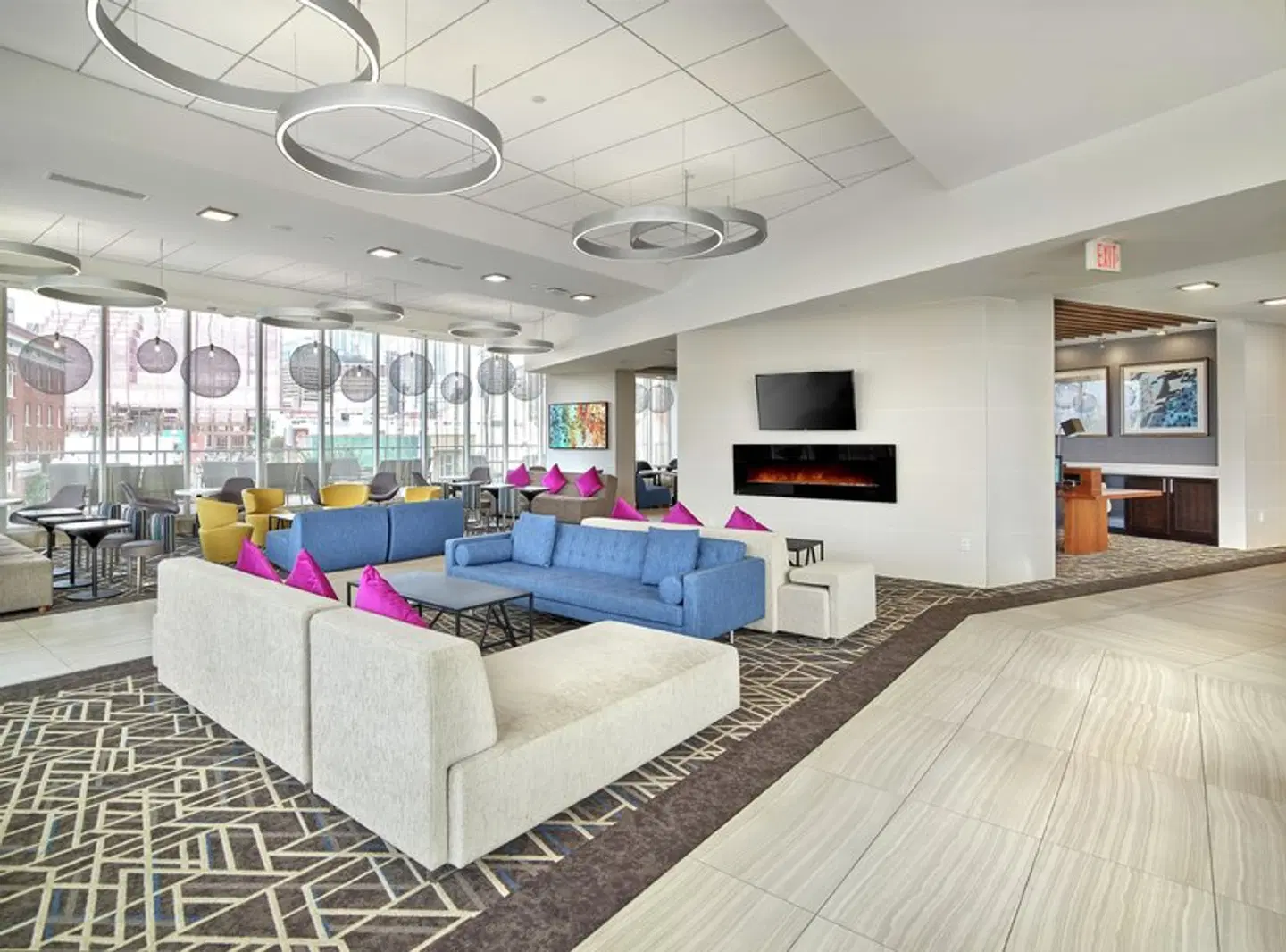 DoubleTree by Hilton Edmonton Downtown LOUNGE_LOBBY