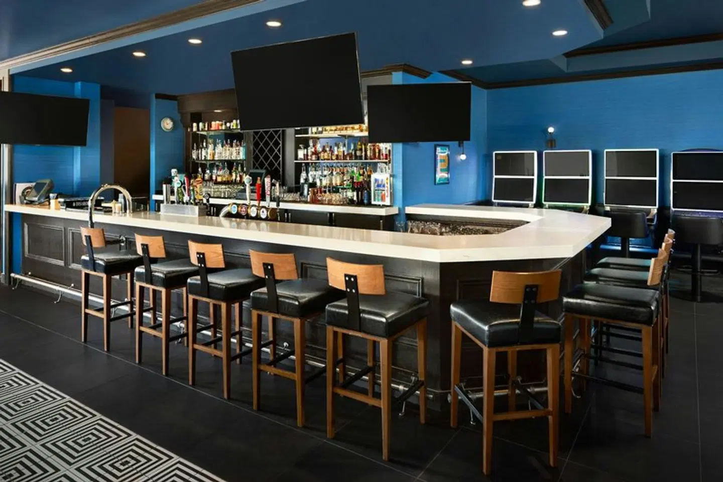 Four Points by Sheraton Edmonton South Bar