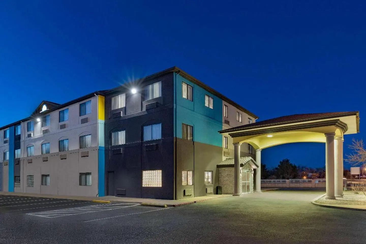 Days Inn by Wyndham Bernalillo EXTERIOR