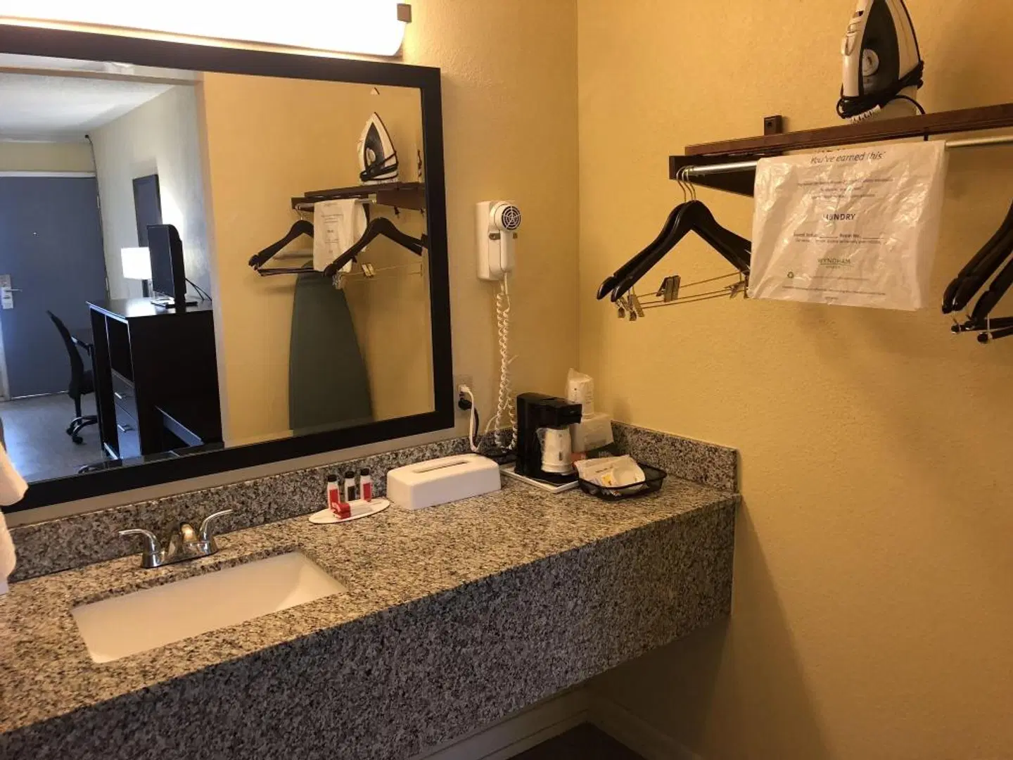 Days Inn by Wyndham Natchez Badezimmer