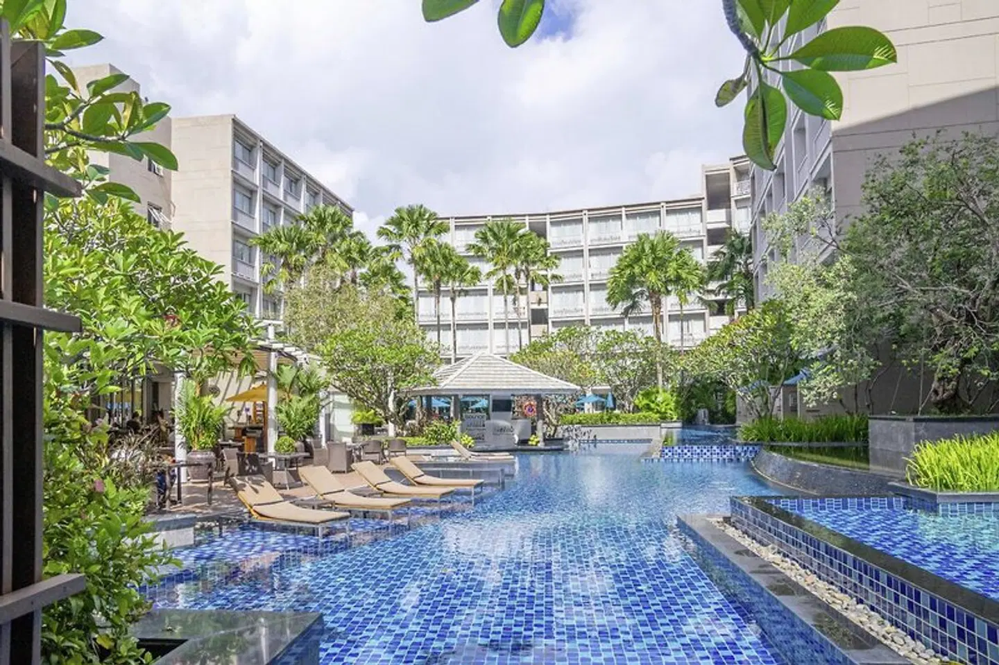 Grand Mercure Phuket Patong OUTDOOR_POOL