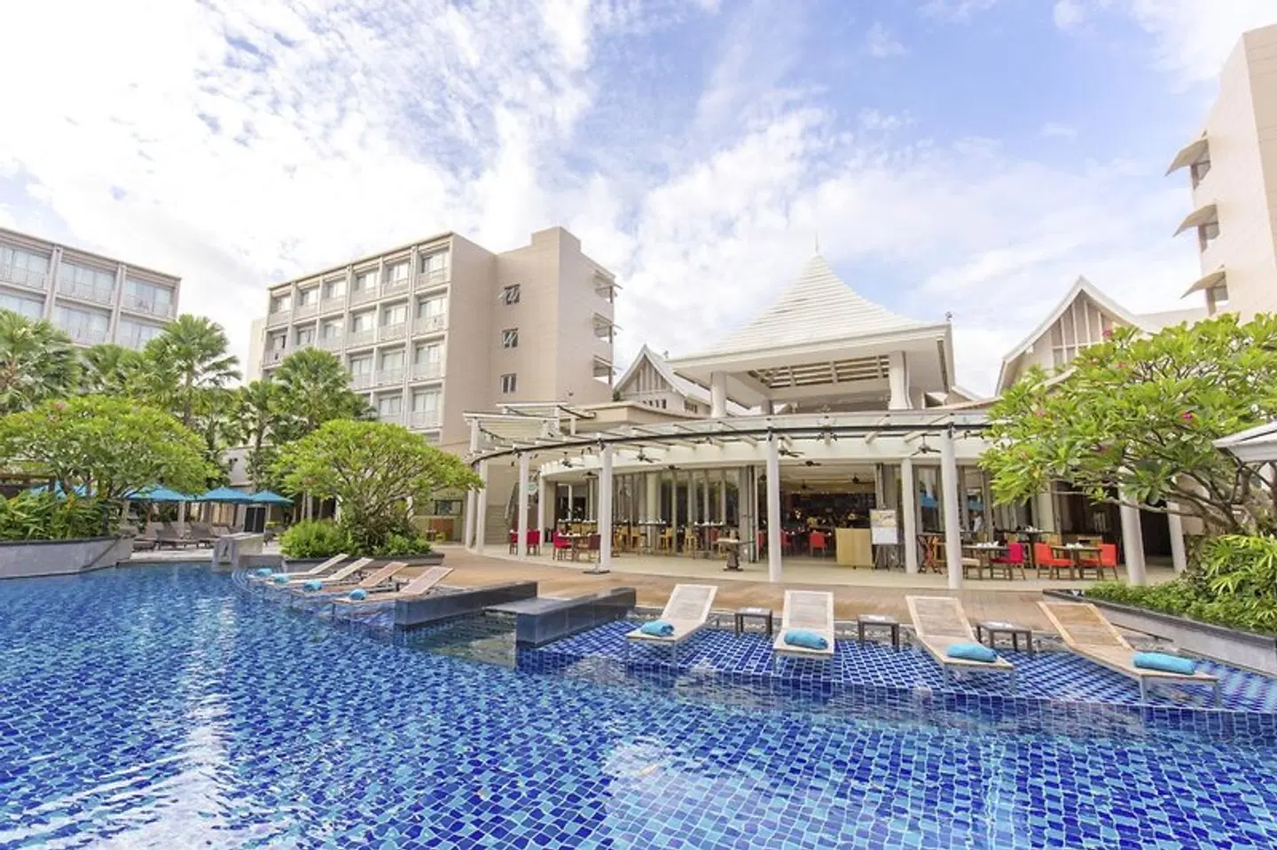 Grand Mercure Phuket Patong OUTDOOR_POOL
