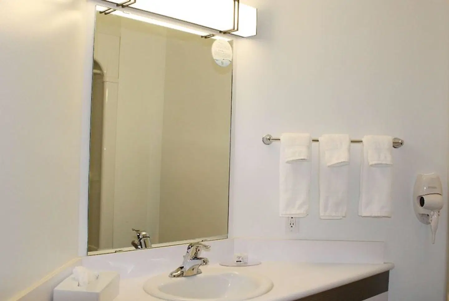 Days Inn By Wyndham Stony Plain Badezimmer