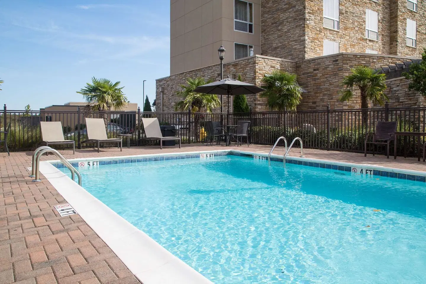 Hampton Inn Oxford/Conference Center OUTDOOR_POOL