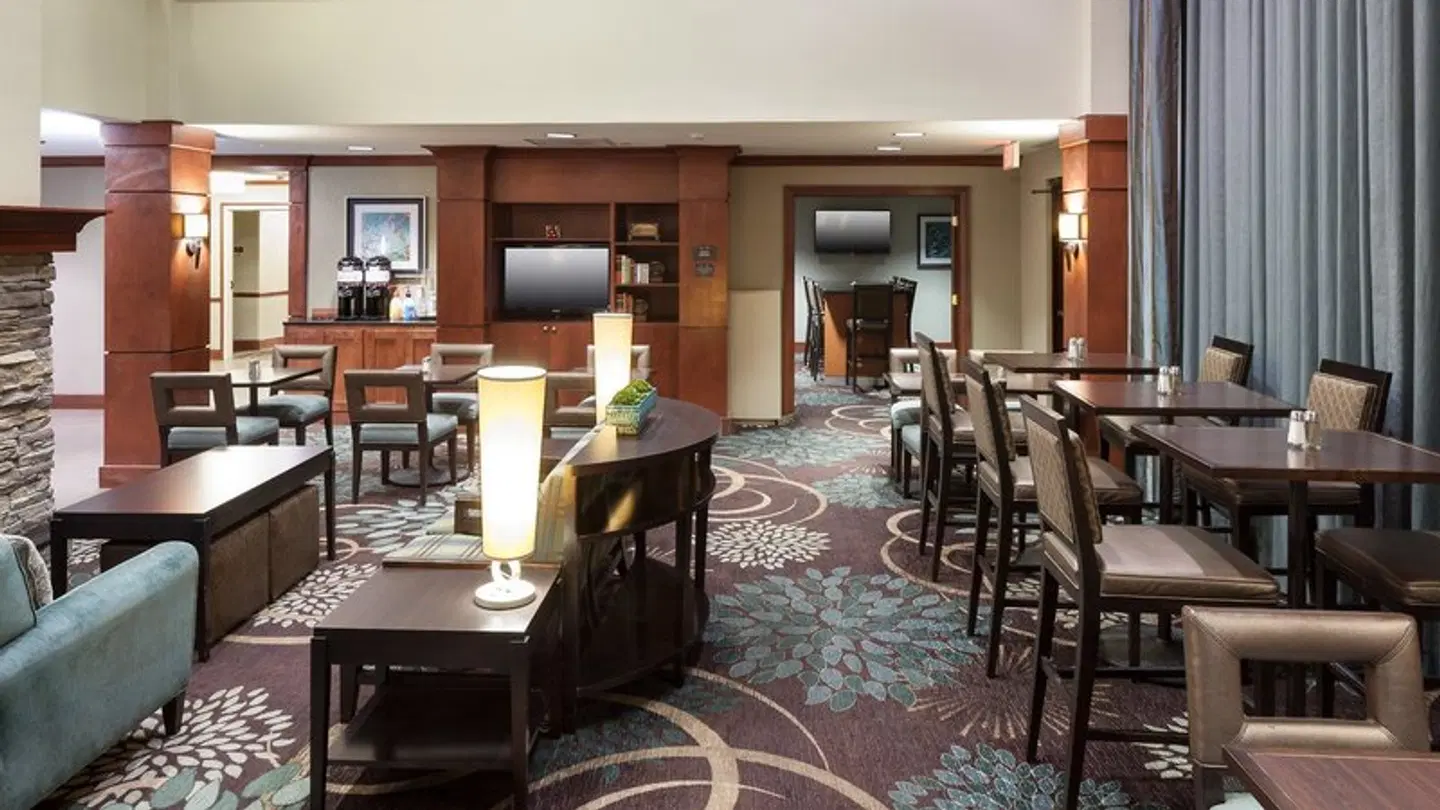 Staybridge Suites Jackson by IHG Bar