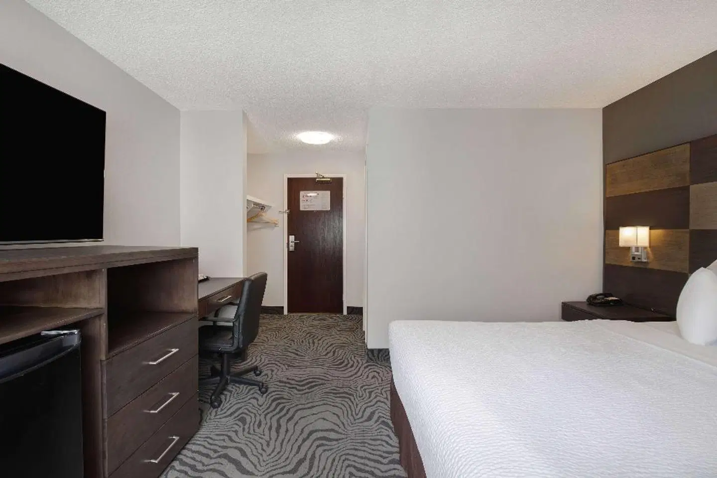 Days Inn by Wyndham Calgary South ROOM_EXAMPLE