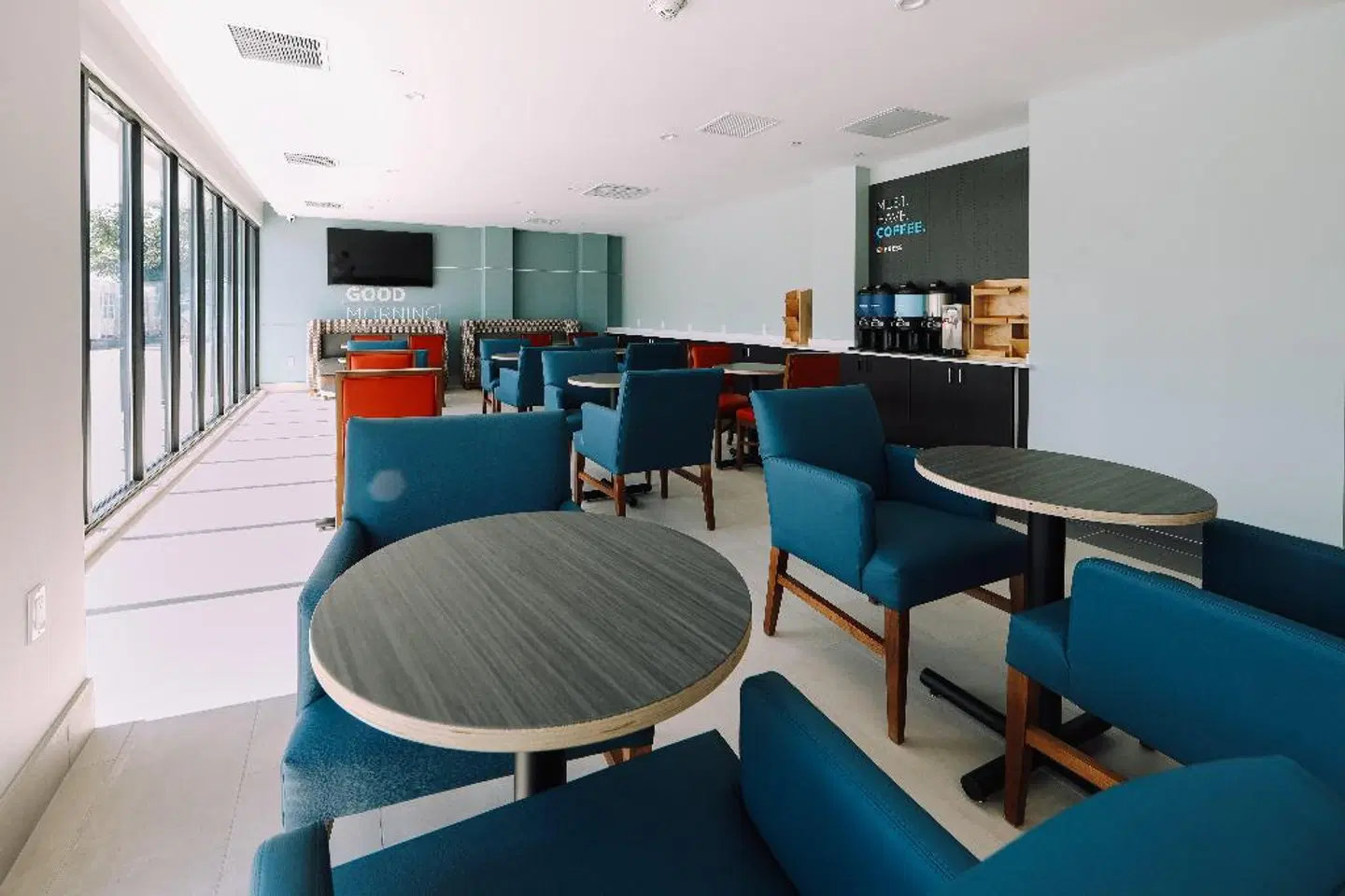 Holiday Inn Express Long Island City E - New York by IHG Bar