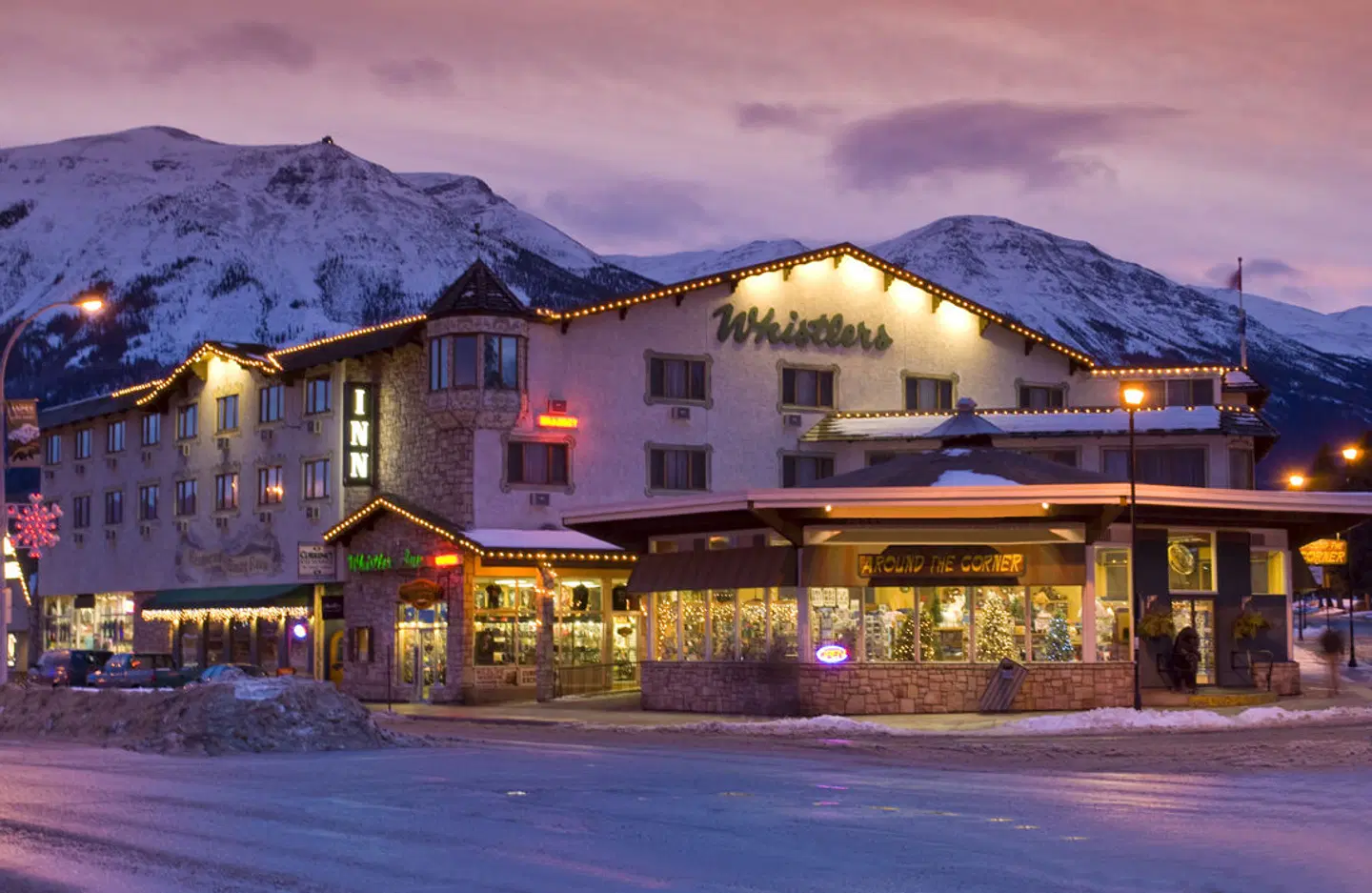 Whistler's Inn EXTERIOR