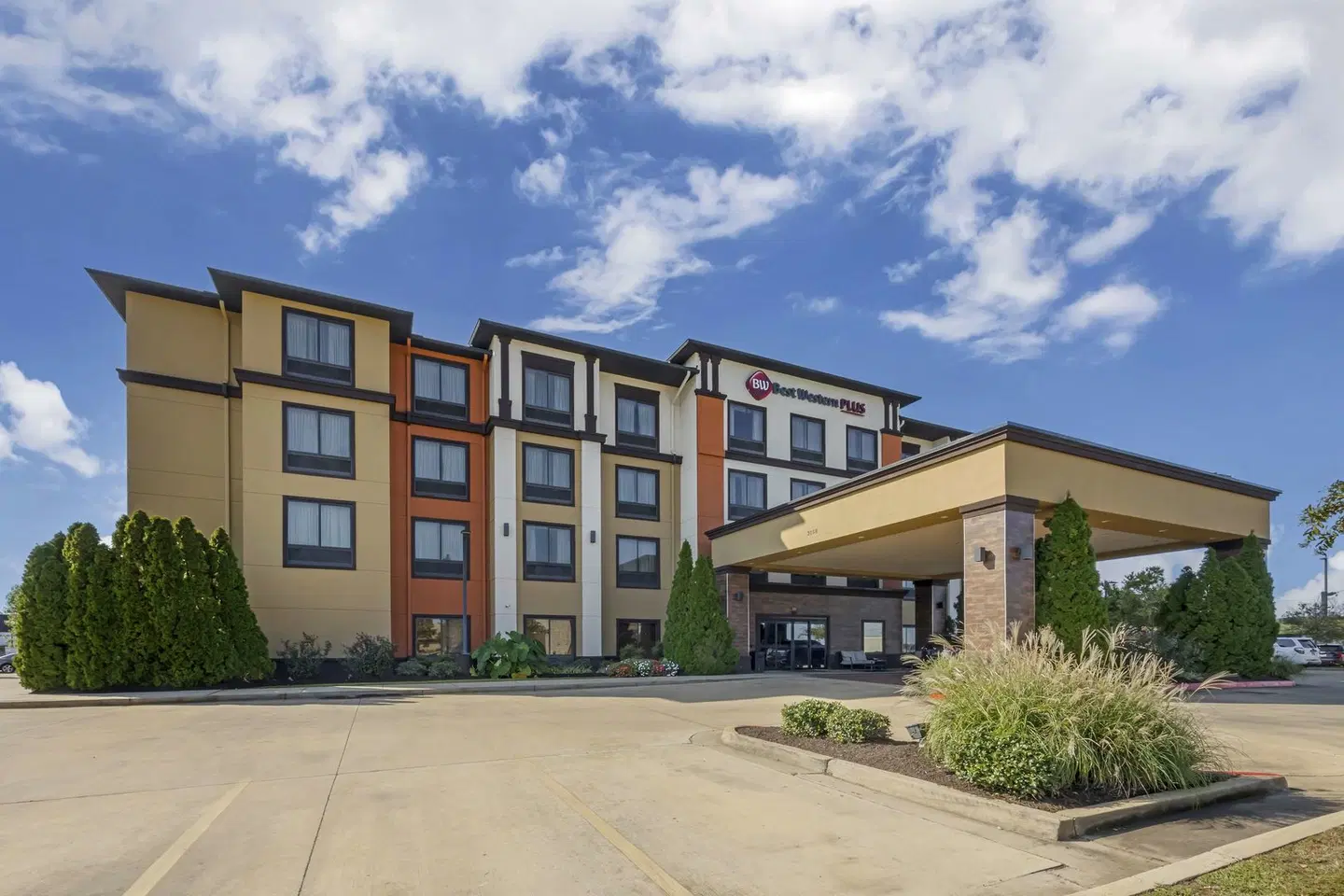 Best Western Plus Tupelo Inn & Suites EXTERIOR