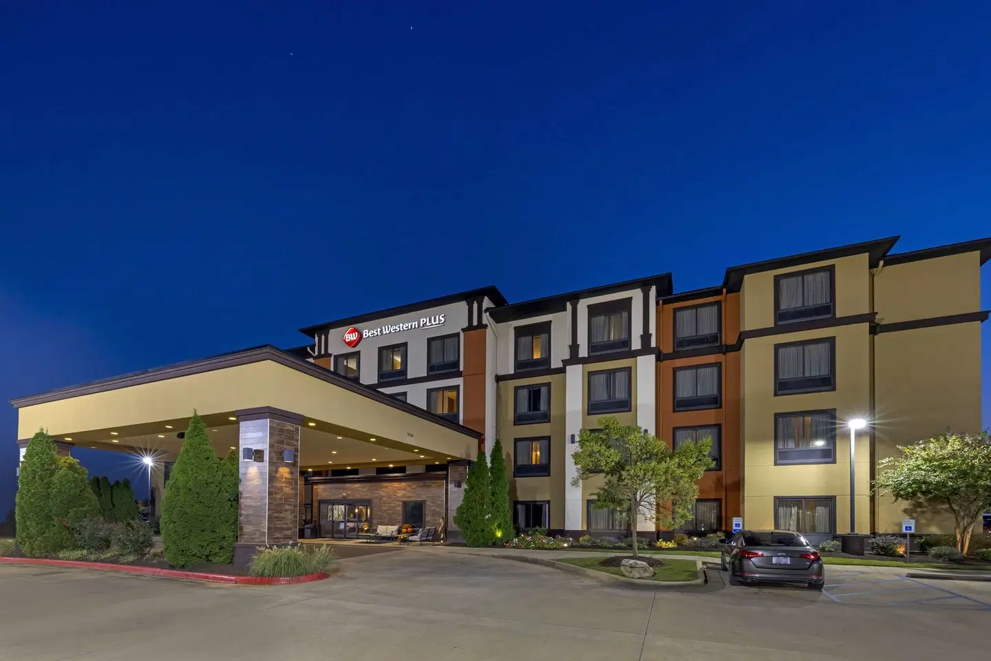 Best Western Plus Tupelo Inn & Suites EXTERIOR