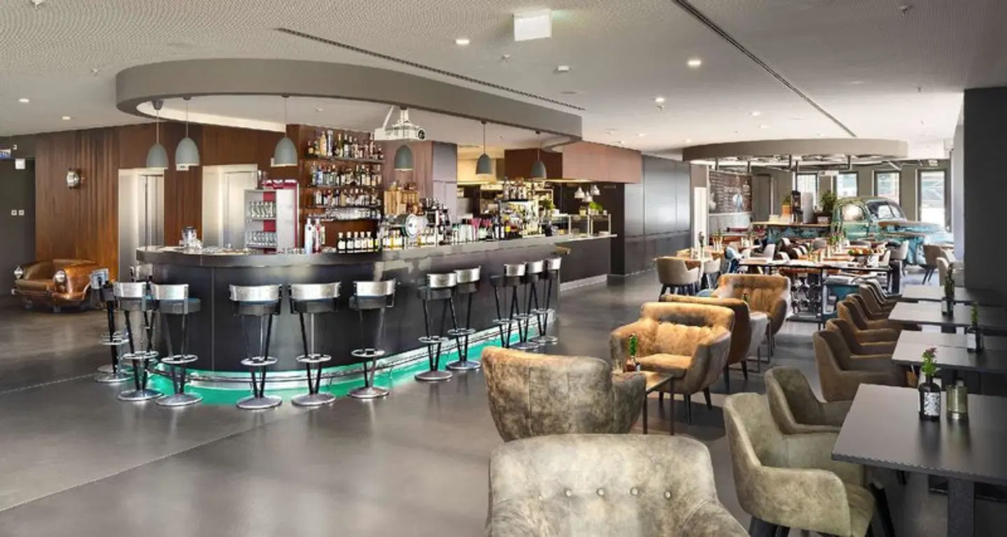 V8 Hotel Classic Motorworld Region Stuttgart Bar