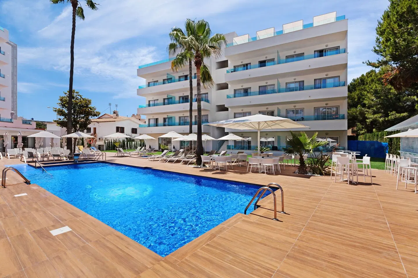 Metropolitan JUKA Playa OUTDOOR_POOL
