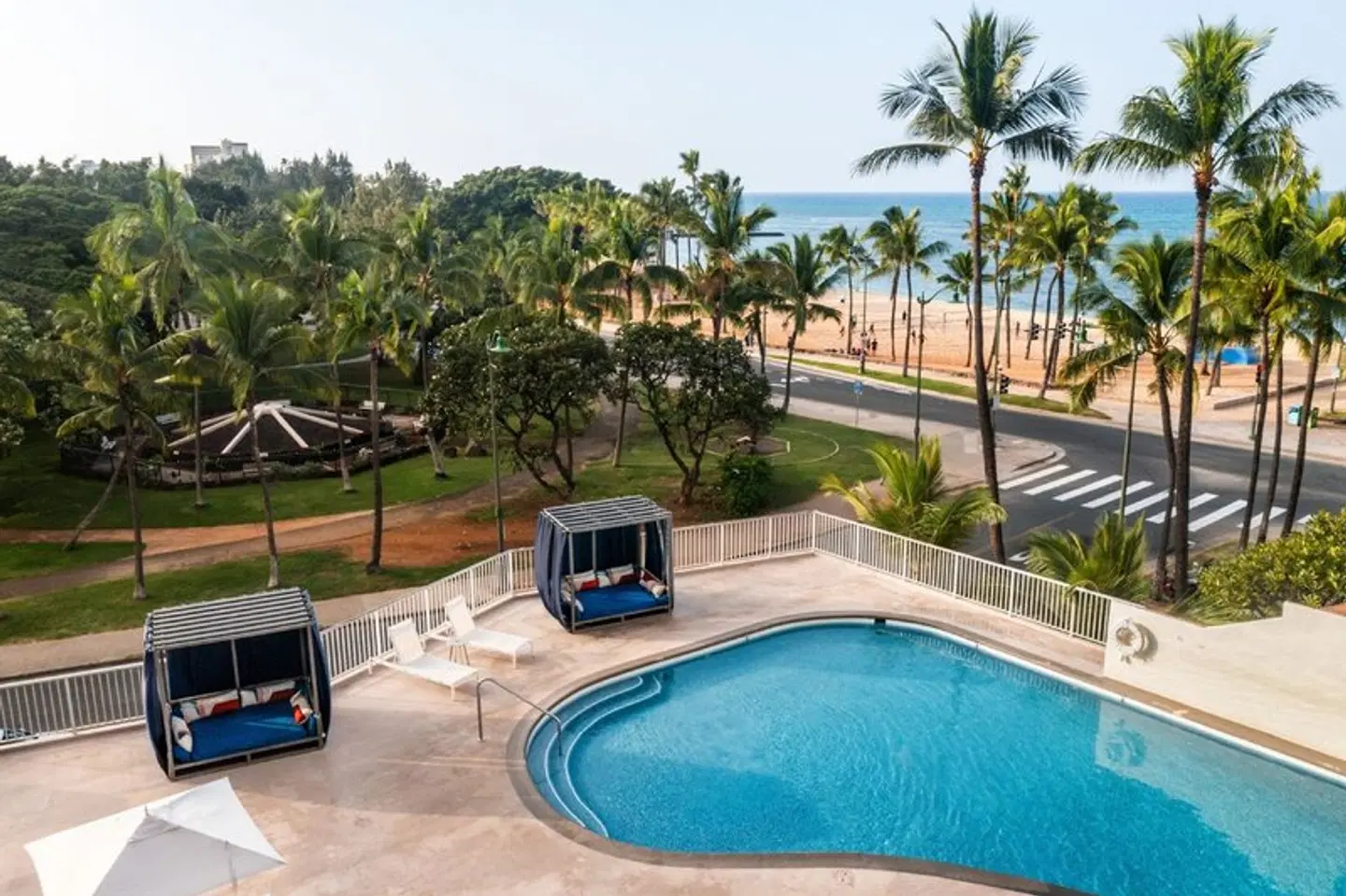 Park Shore Waikiki OUTDOOR_POOL