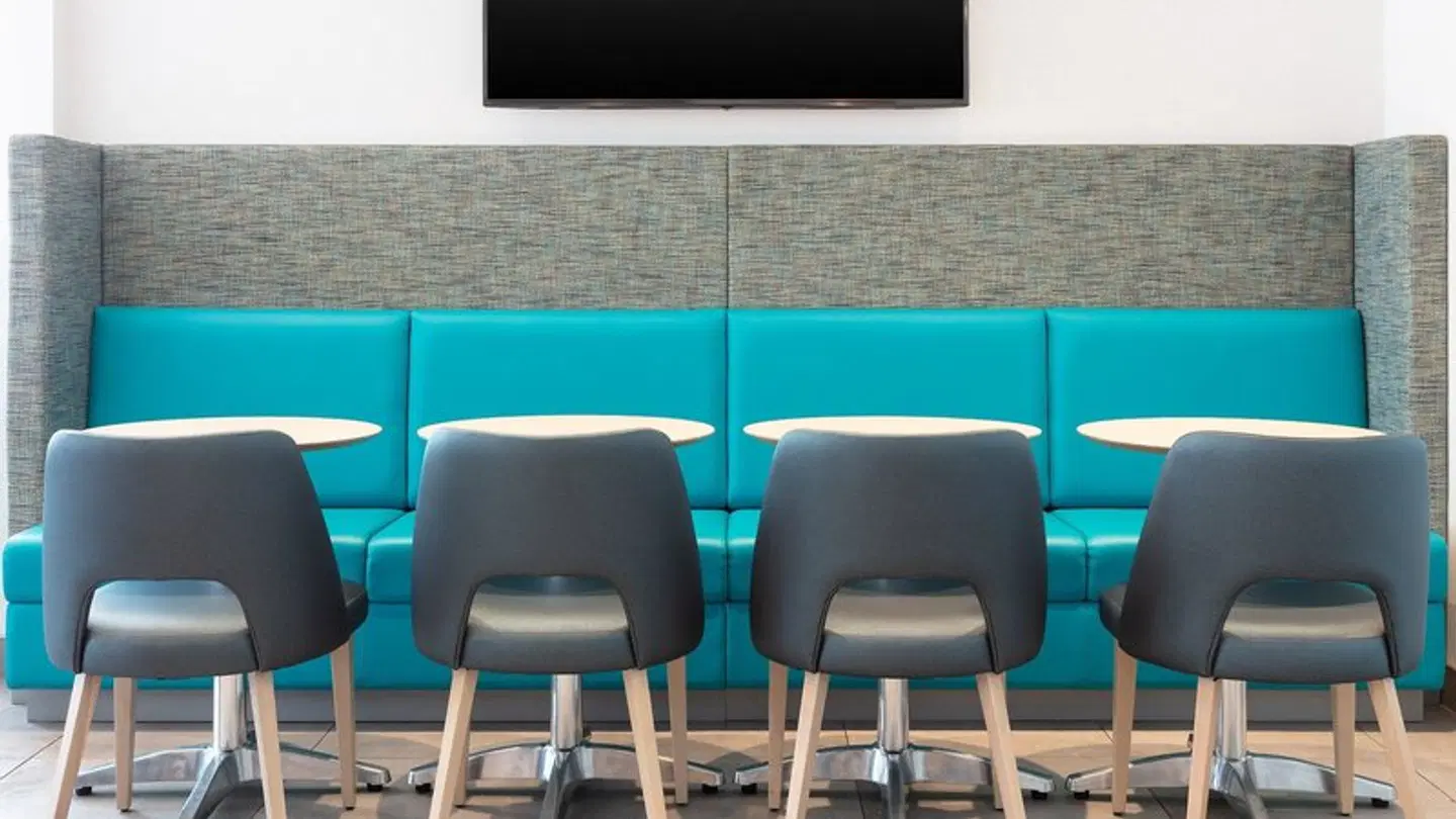 Holiday Inn Express Quebec Sainte-Foy by IHG Bar