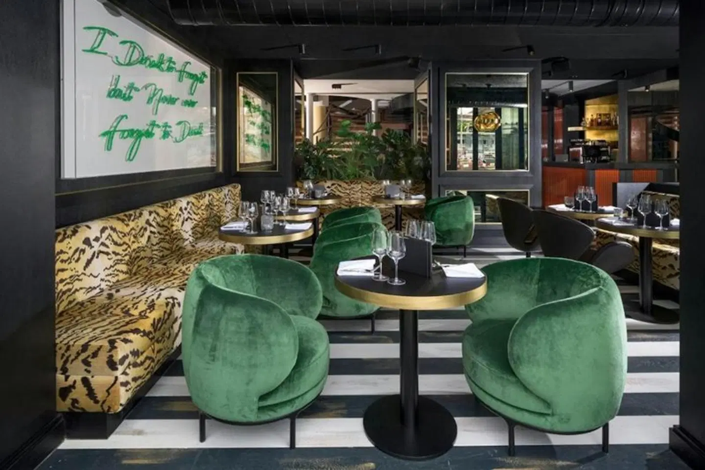 Central Plaza Bar