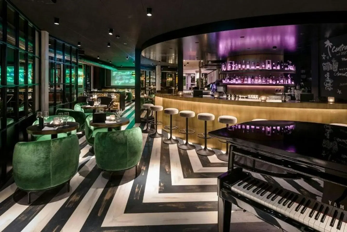 Central Plaza Bar