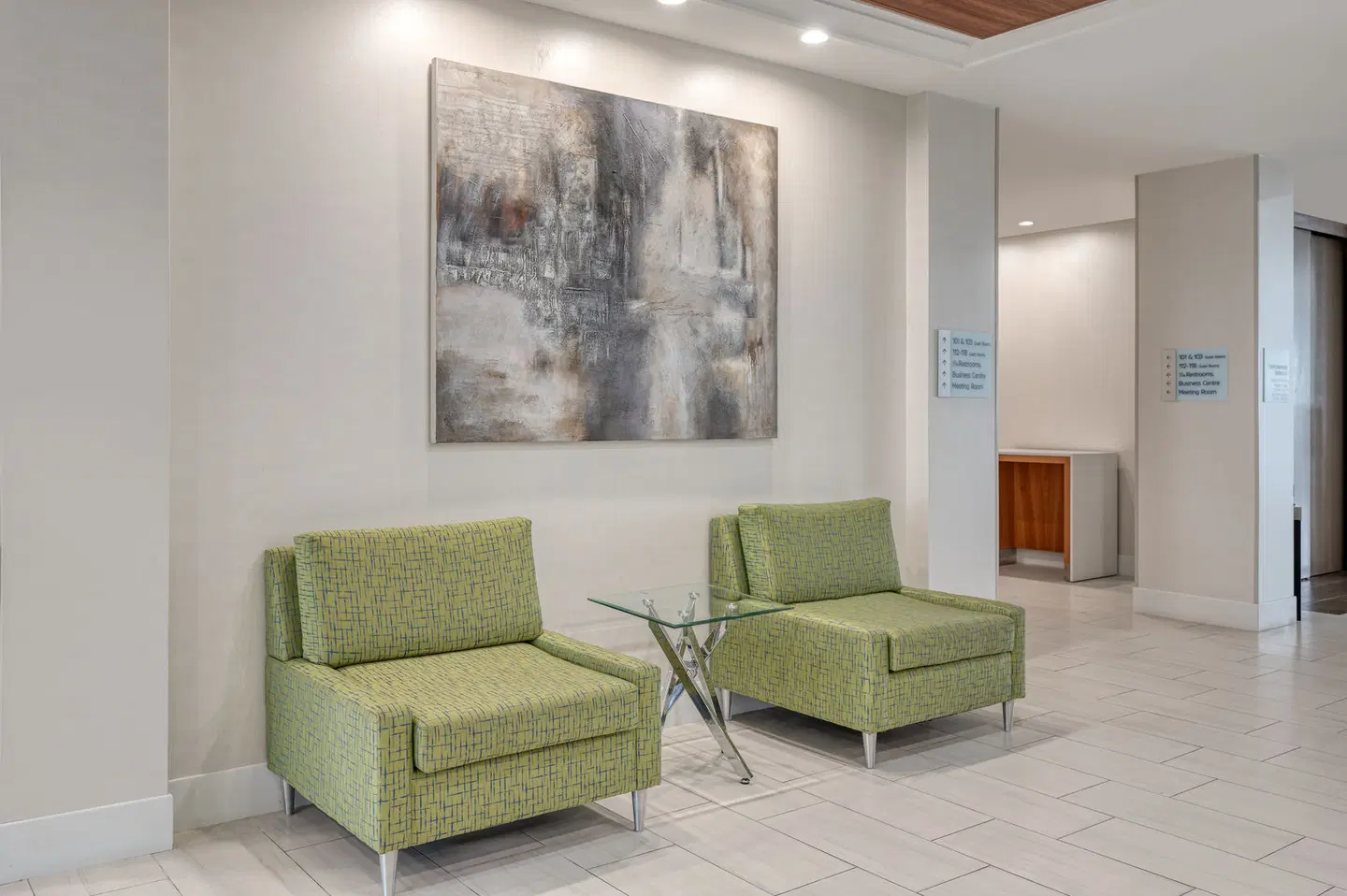 Holiday Inn Express & Suites Ottawa Airport by IHG LOUNGE_LOBBY