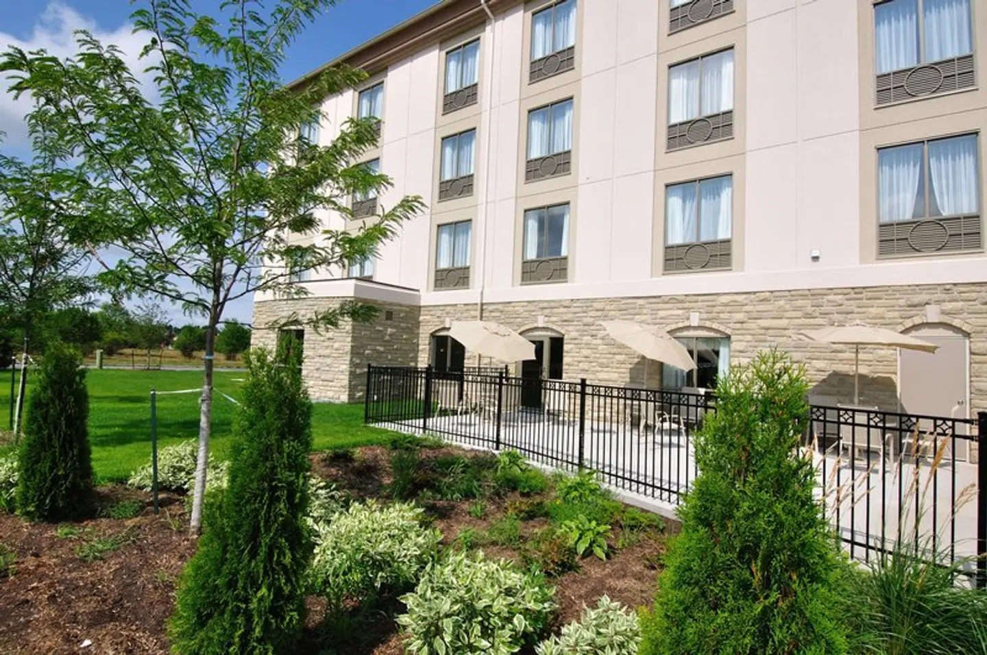 Holiday Inn Express & Suites Ottawa Airport by IHG Garten