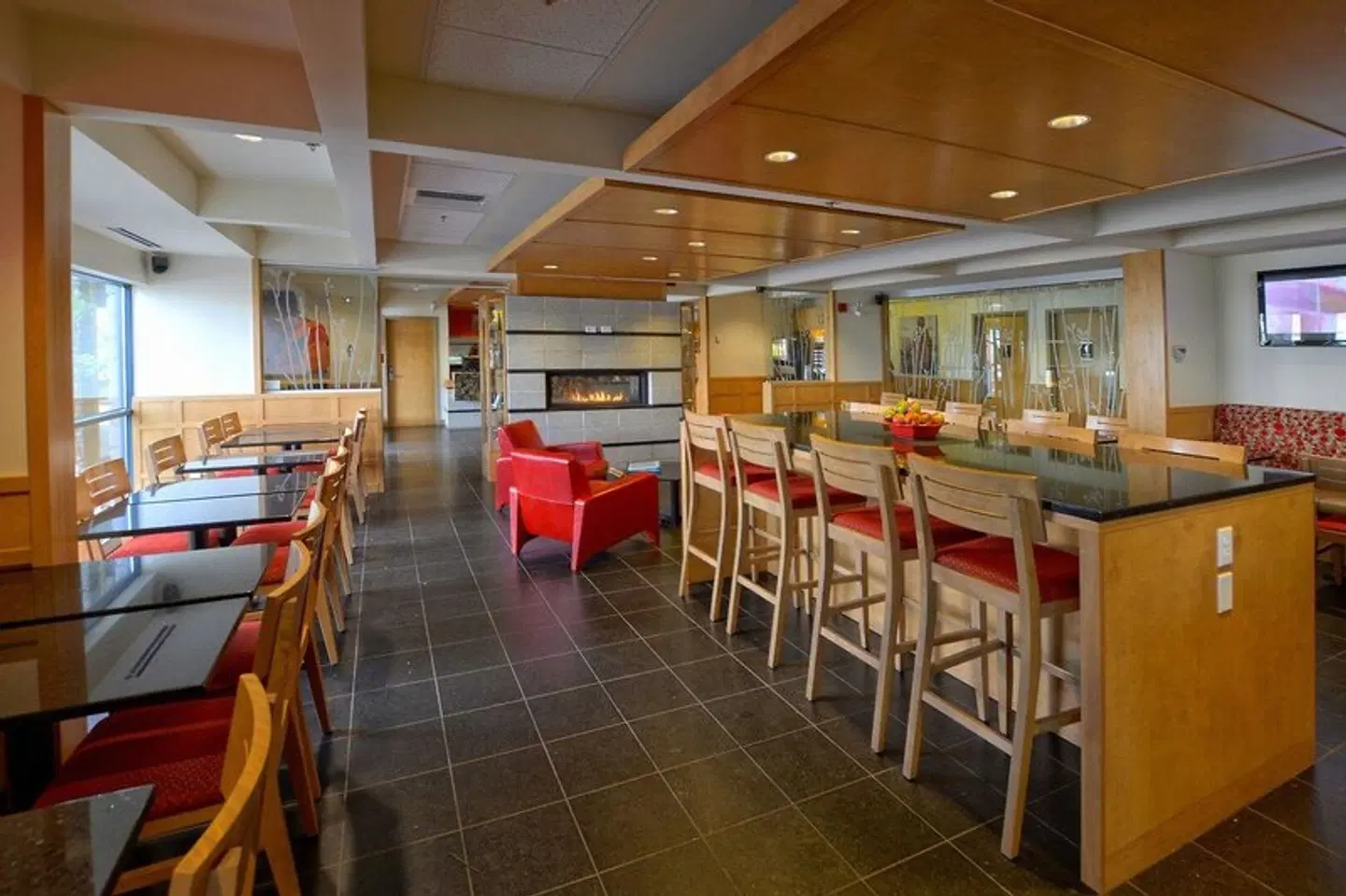 Hôtel & Suites Le Dauphin Québec Bar