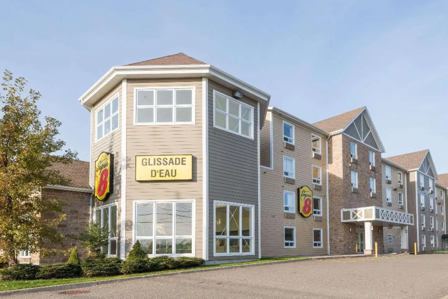 Super 8 by Wyndham Quebec City EXTERIOR