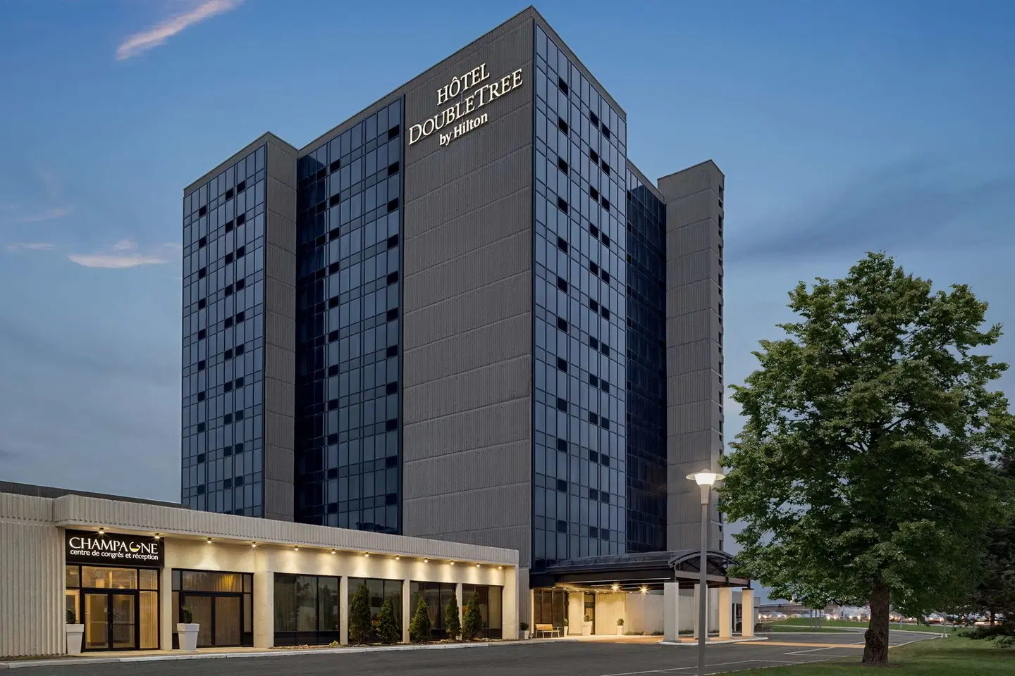 DoubleTree by Hilton Pointe Claire Montreal Airport West EXTERIOR