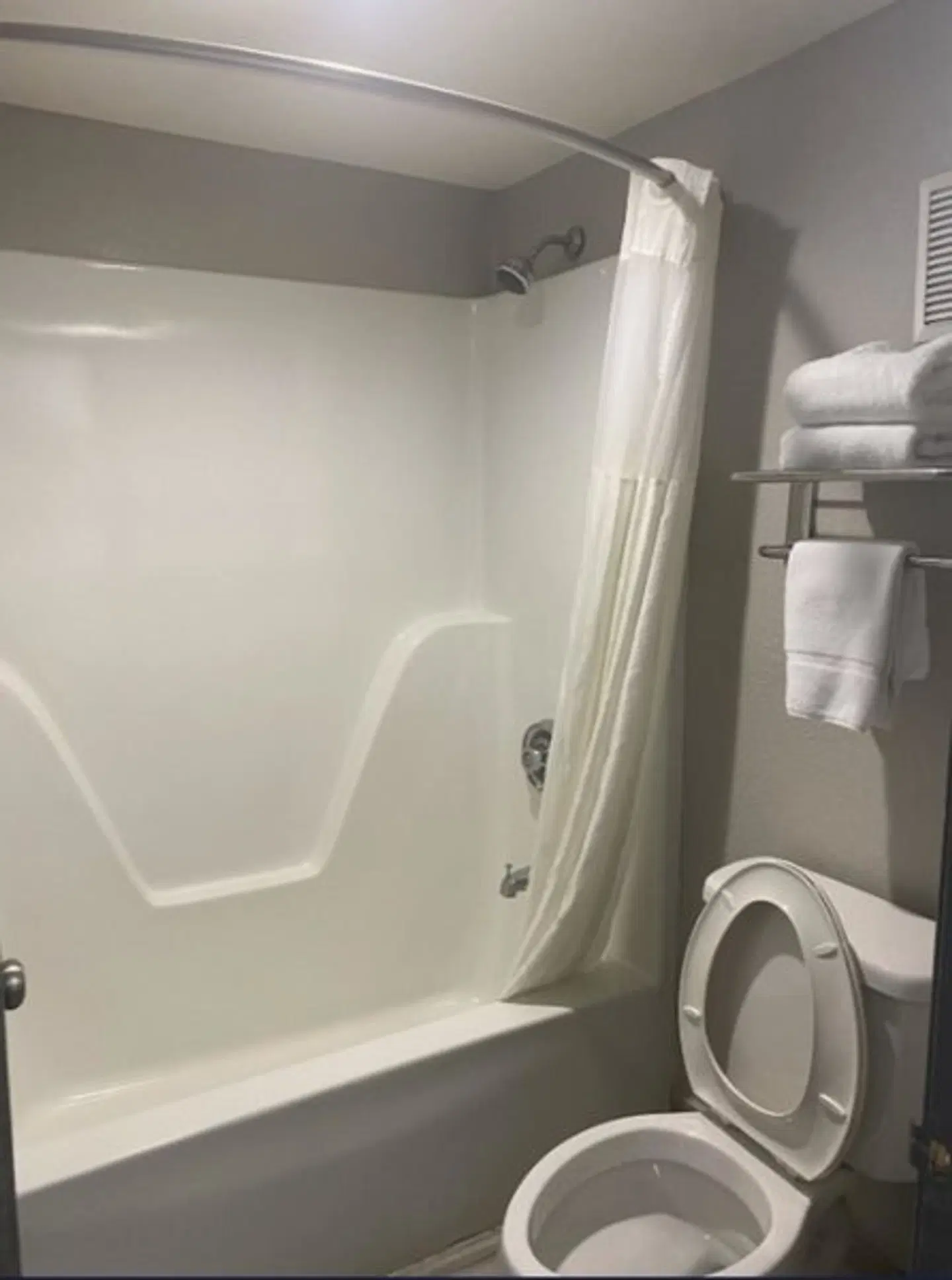 Days Inn by Wyndham Moss Point Pascagoula Badezimmer