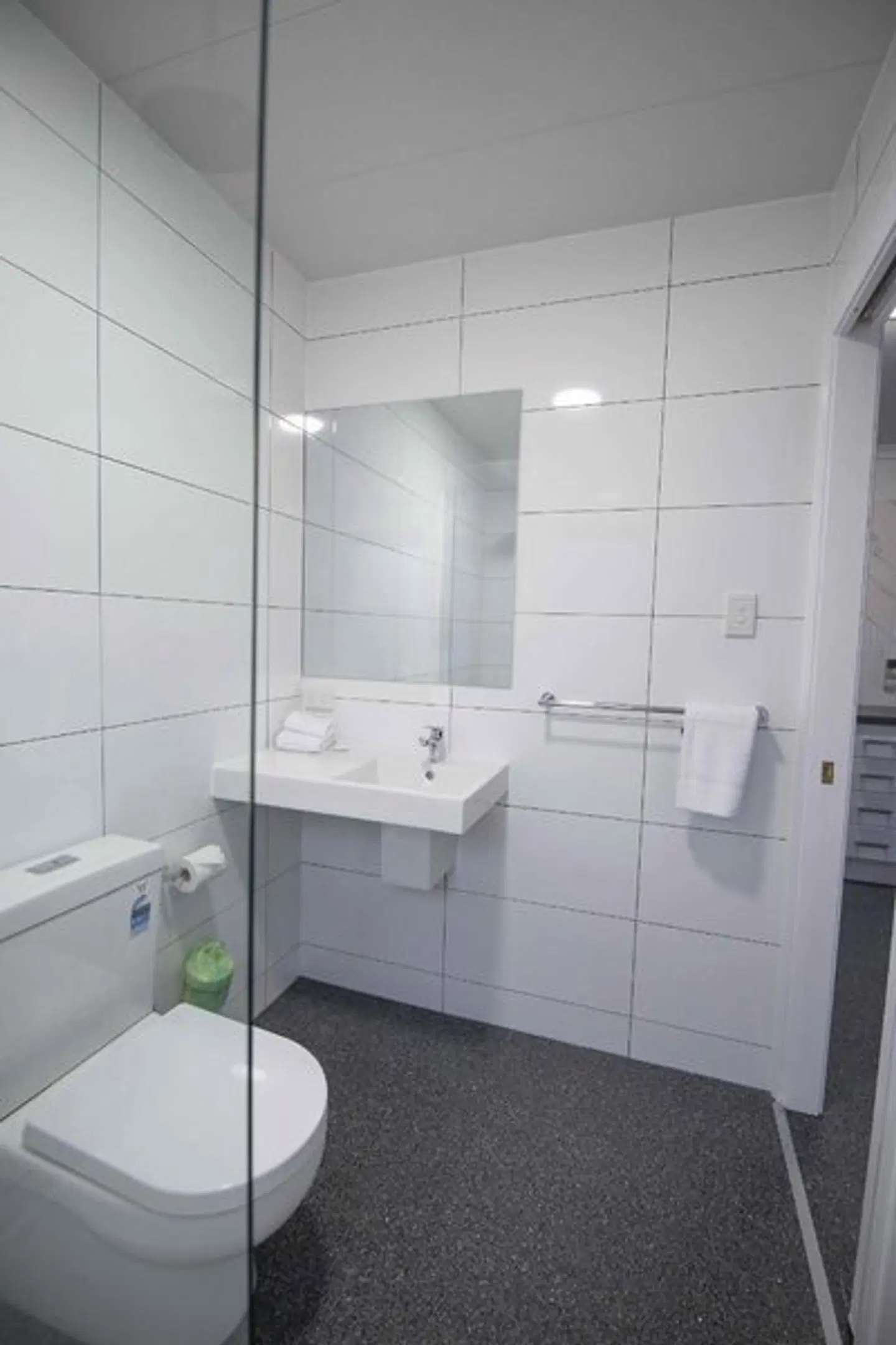 Karrinyup Waters Resort BATHROOM