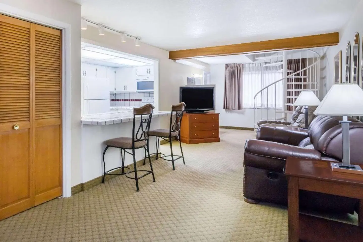 Ramada by Wyndham Ely LOUNGE_LOBBY