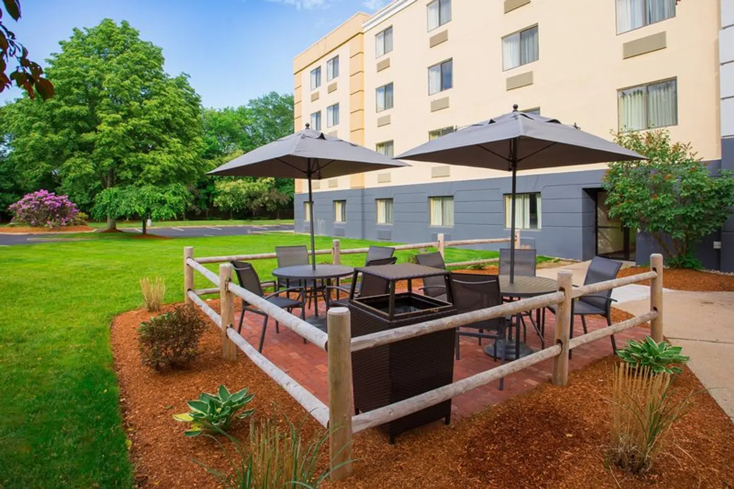 Fairfield by Marriott Inn & Suites Raynham Middleborough/Plymouth Terrasse