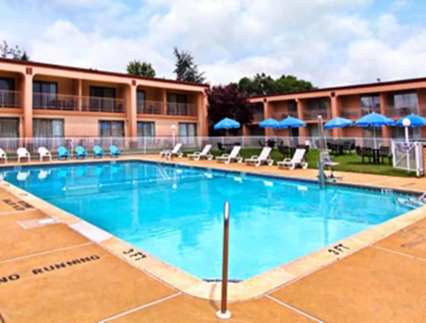 Motel 6 Philadelphia, PA - Northeast OUTDOOR_POOL
