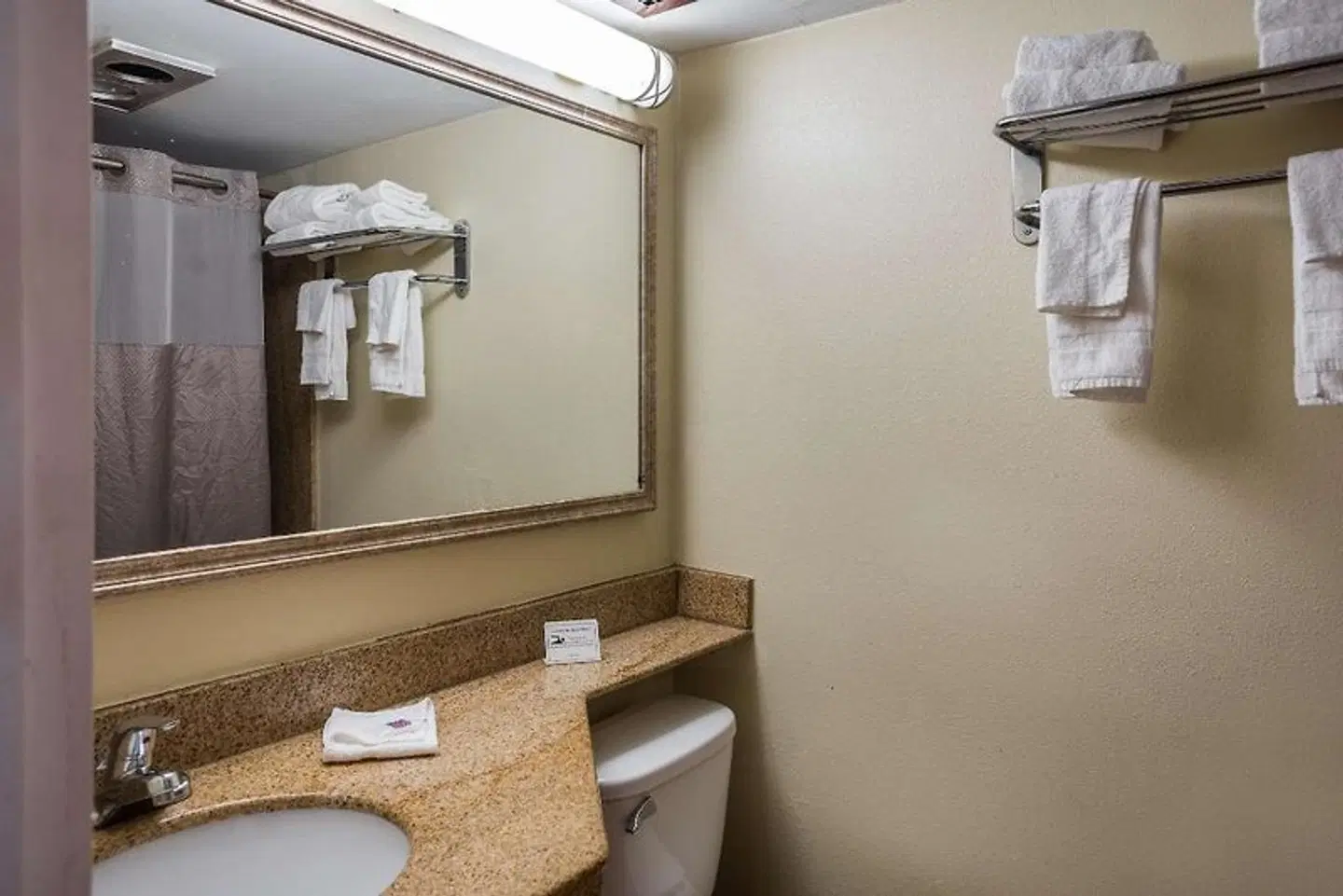 Motel 6 Philadelphia, PA - Northeast Badezimmer