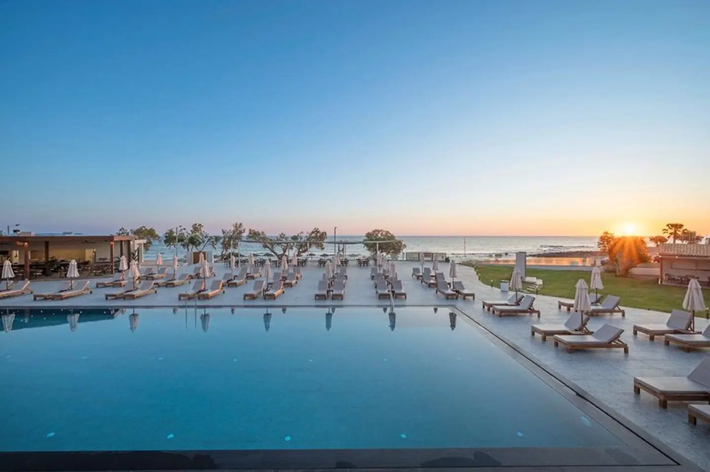 OYA Beach Resort OUTDOOR_POOL