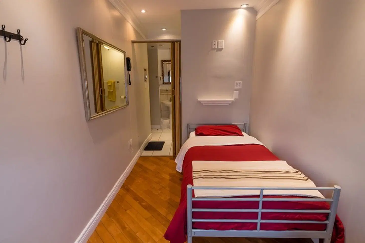 Montreal Central ROOM_EXAMPLE