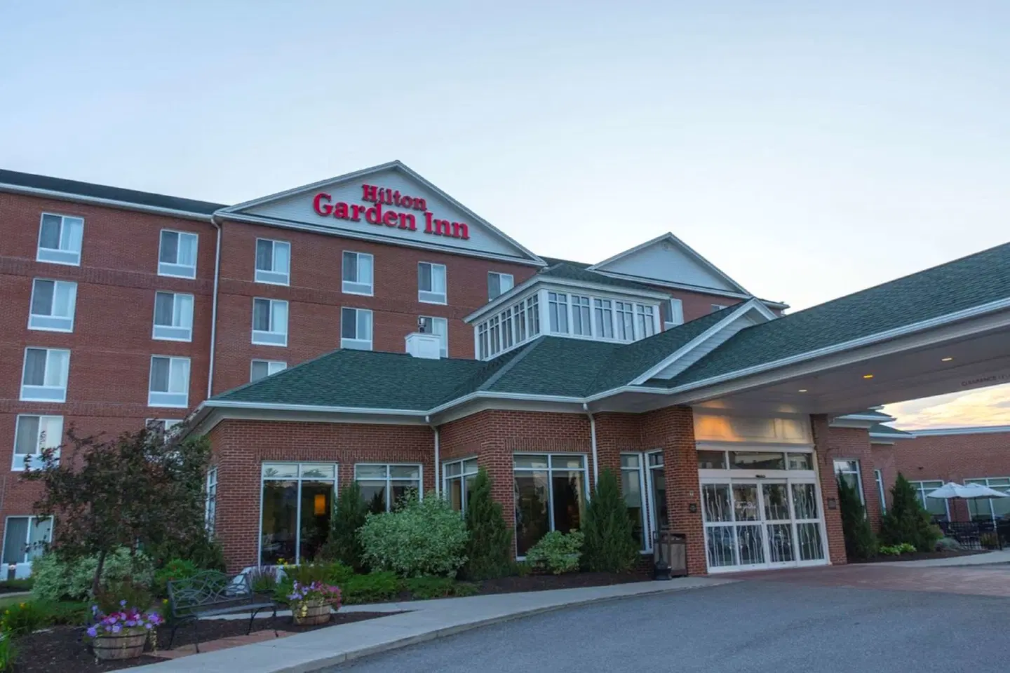 Hilton Garden Inn Bangor EXTERIOR