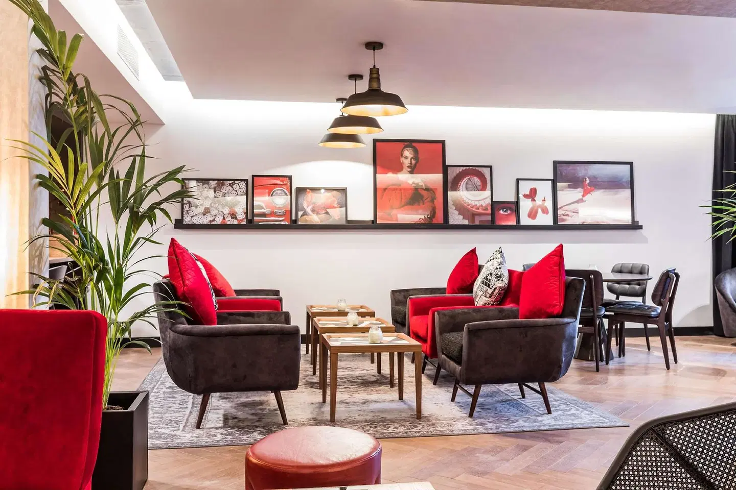 Radisson RED Hotel London Heathrow LOUNGE_LOBBY