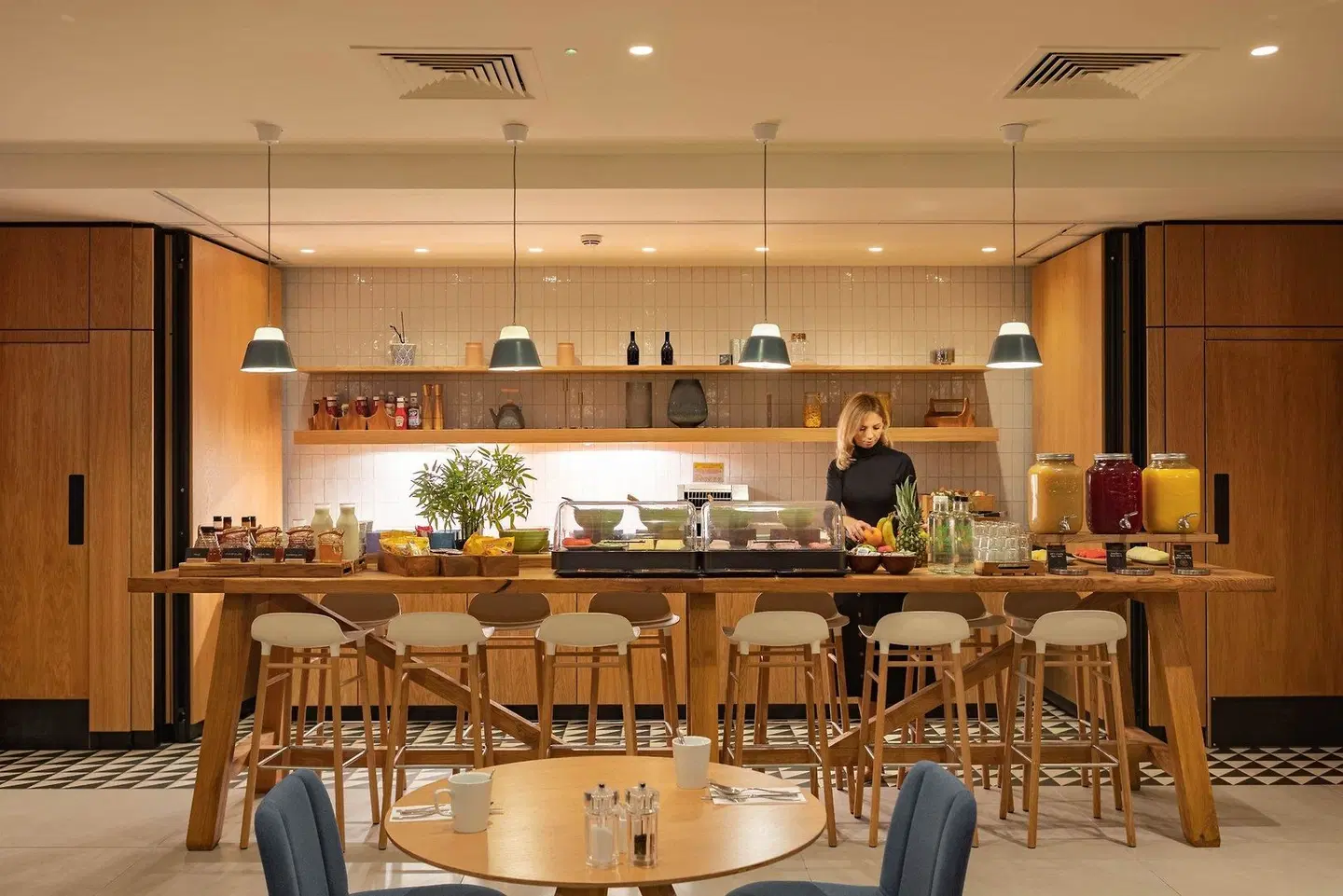 Holiday Inn London - Whitechapel by IHG Bar