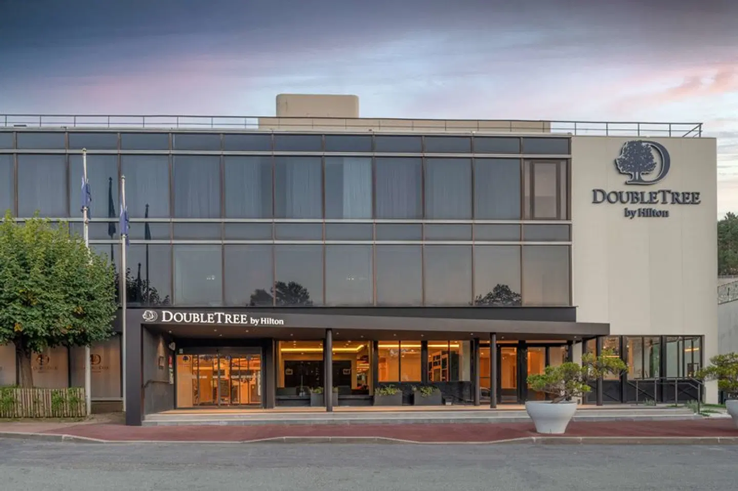 DoubleTree by Hilton Paris Bougival EXTERIOR