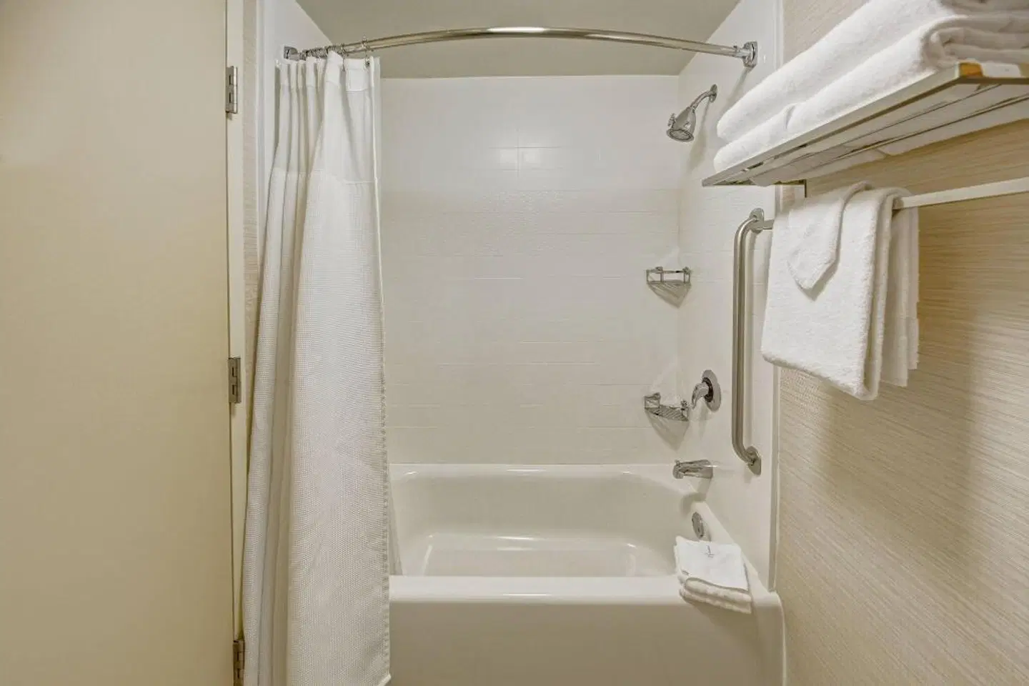 Fairfield Inn & Suites by Marriott Orlando Near Universal Orlando Resort Badezimmer