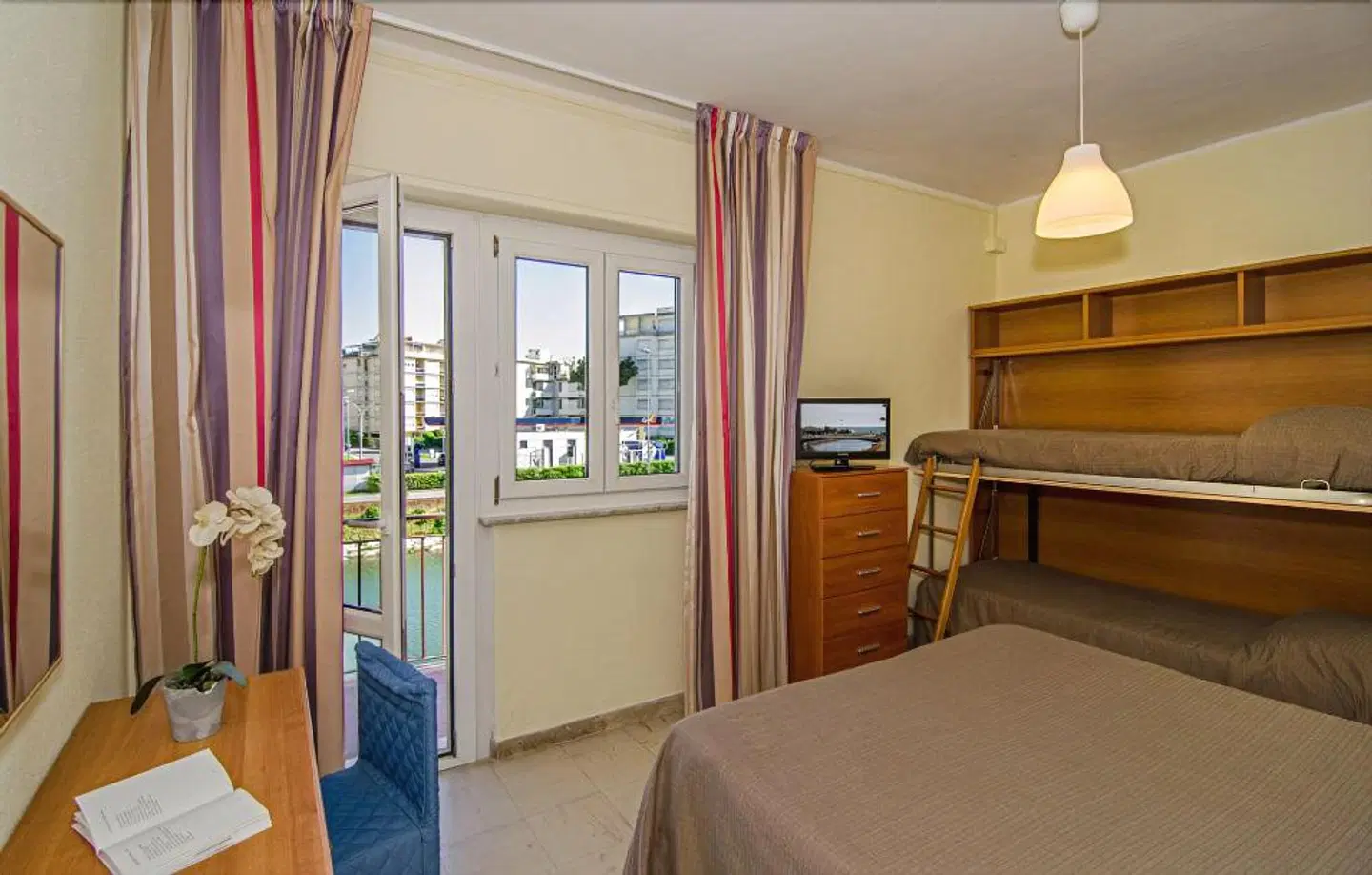 Laurin ROOM_EXAMPLE