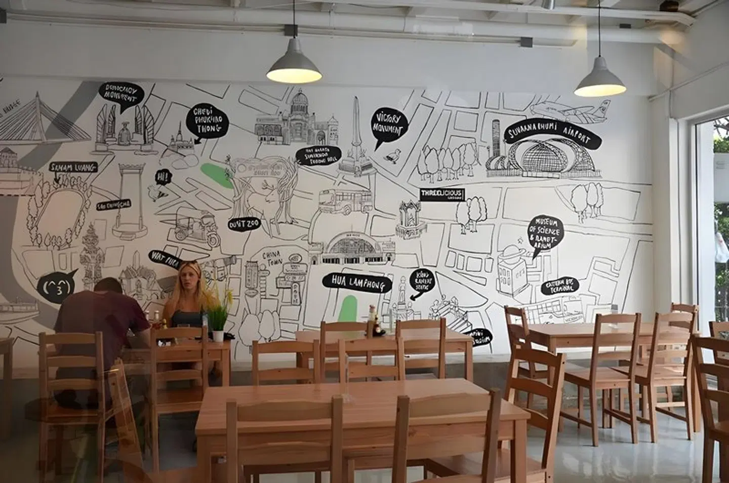 3Howw Hostel @ Sukhumvit 21 Restaurant