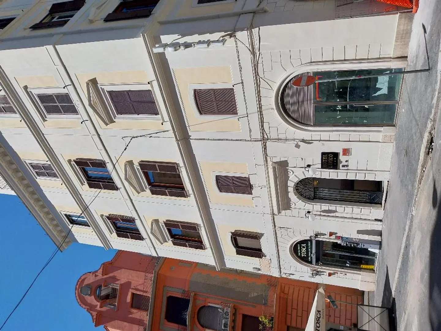 Lirico EXTERIOR