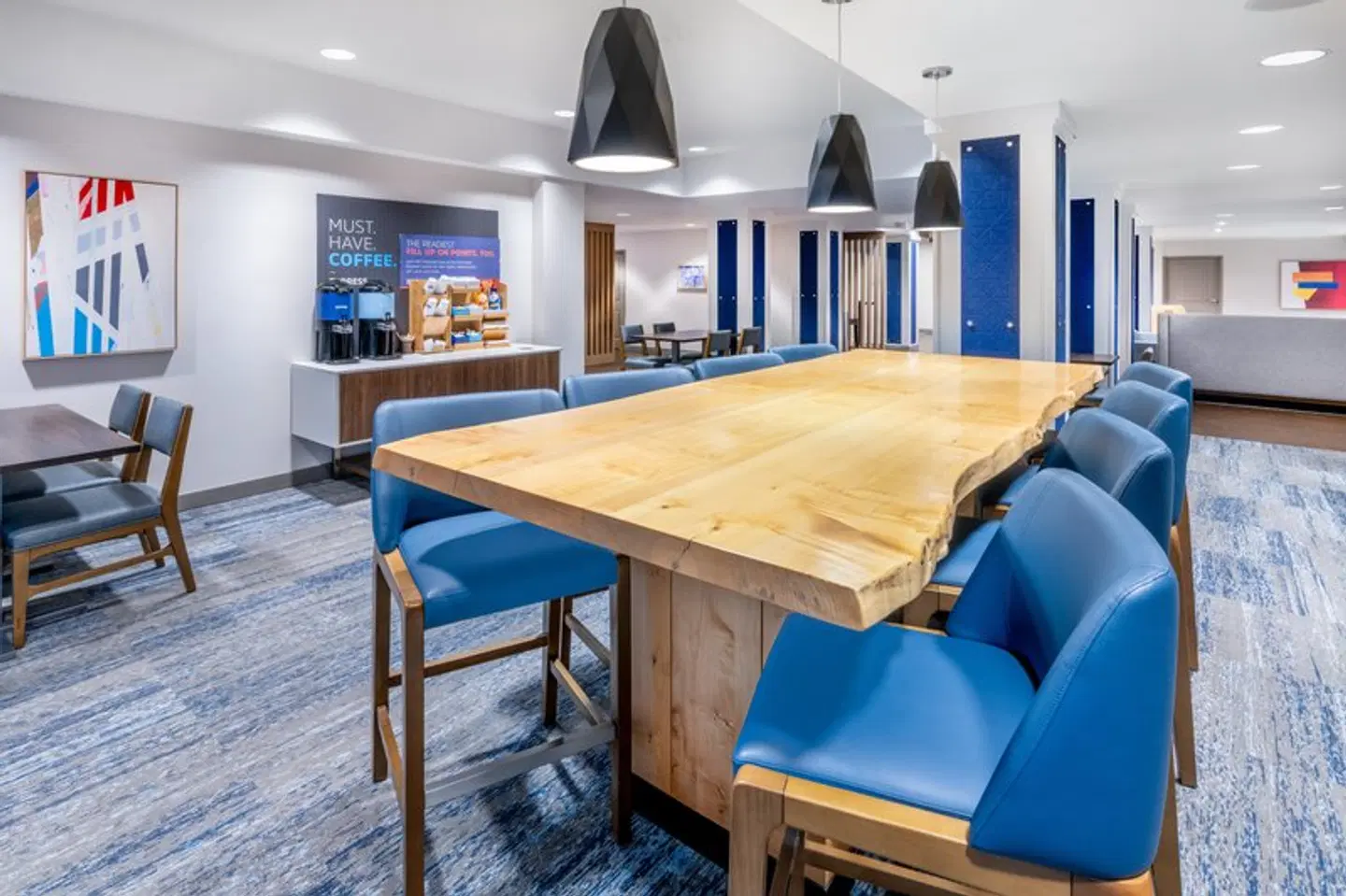 Holiday Inn Express & Suites Colorado Springs-First & Main by IHG LOUNGE_LOBBY