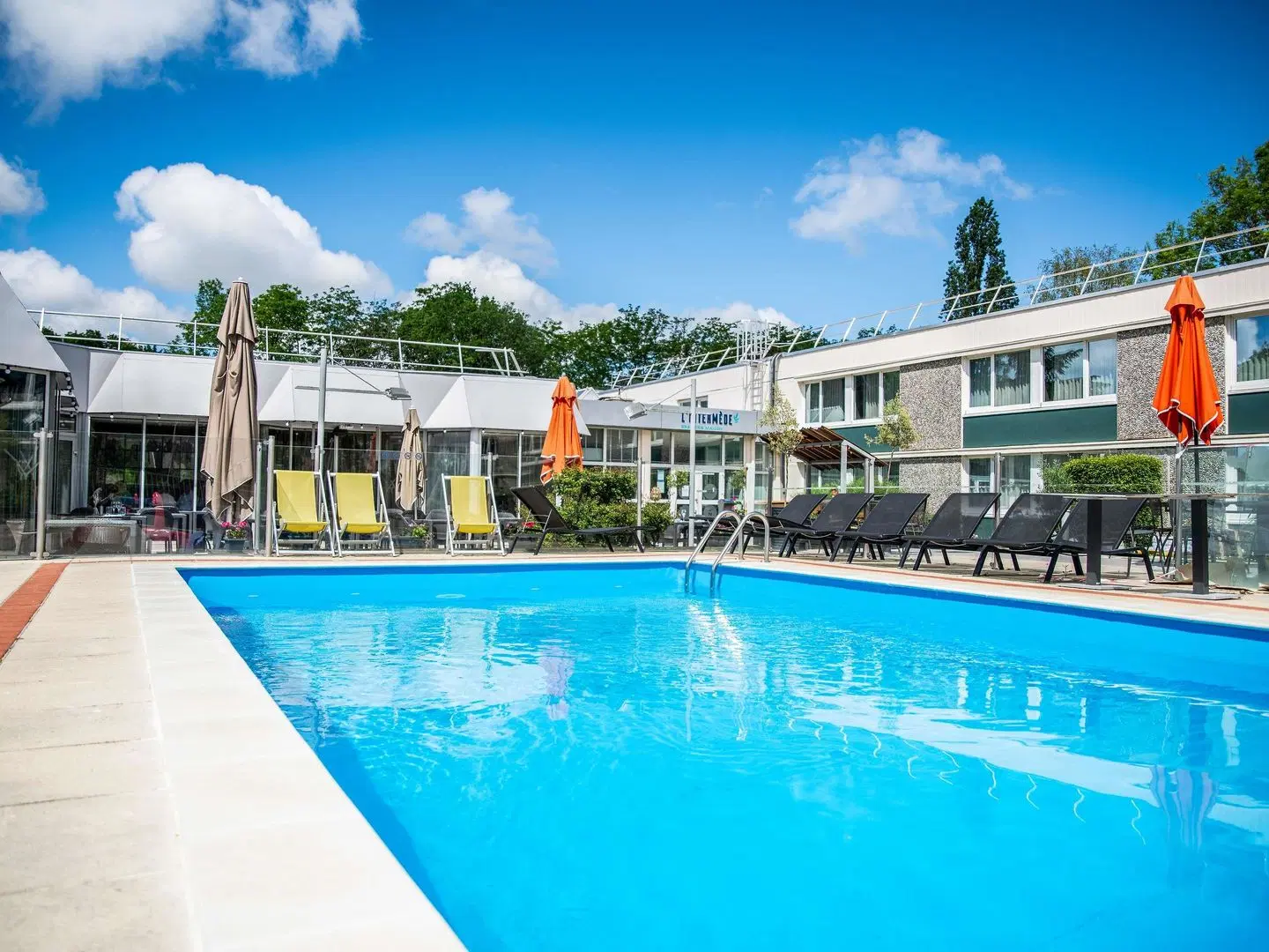 Novotel Evry Courcouronnes OUTDOOR_POOL