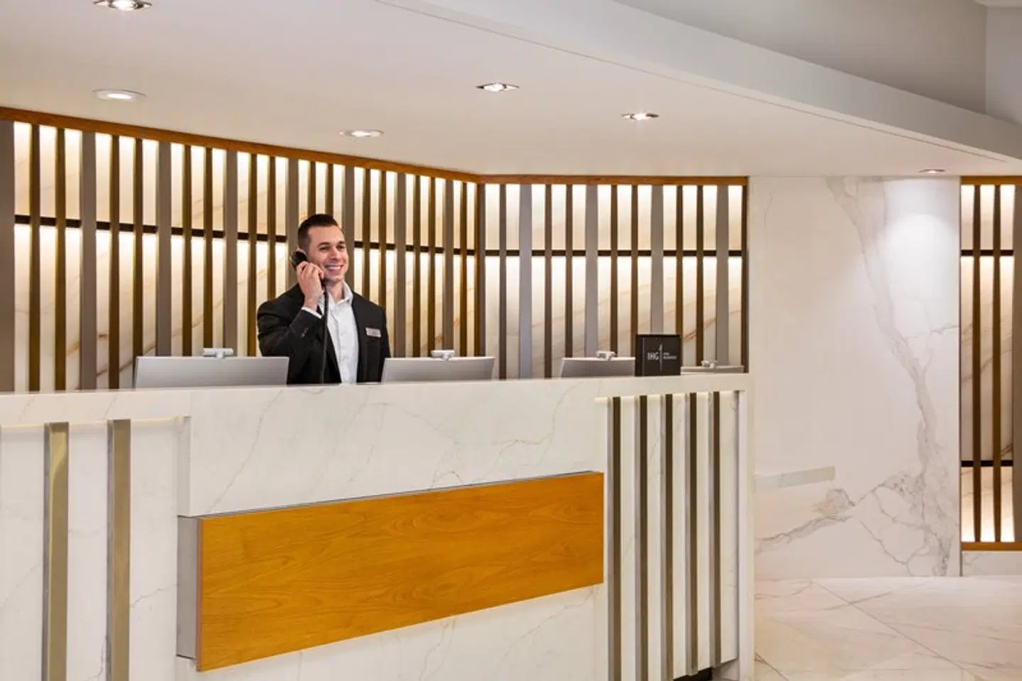 Crowne Plaza Seattle Downtown Area by IHG LOUNGE_LOBBY