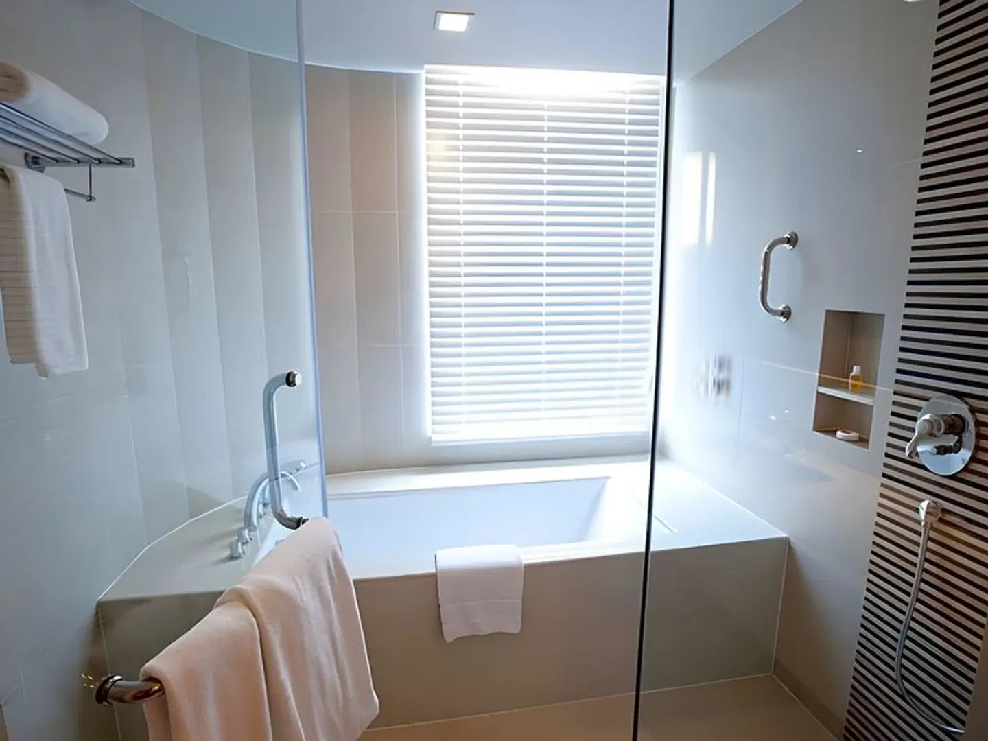 Sora Resort & Suites Sukhumvit Badezimmer