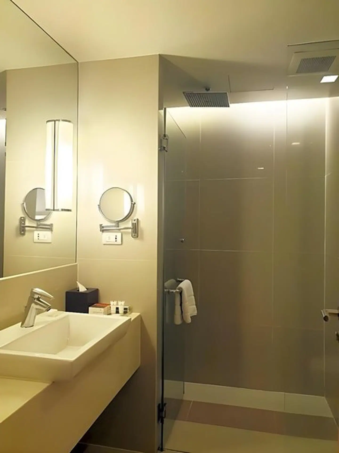 Sora Resort & Suites Sukhumvit Badezimmer