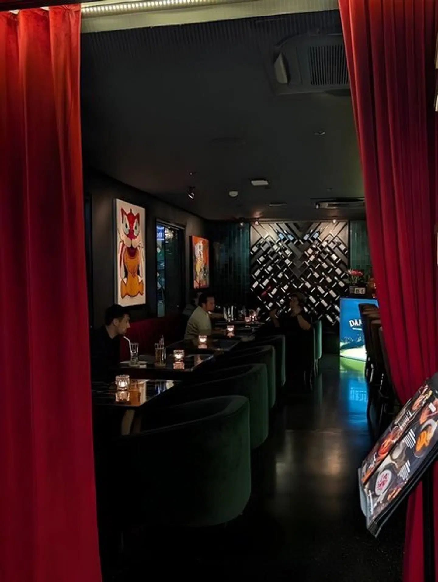 The Gravitique Hotel Khaosan Bar