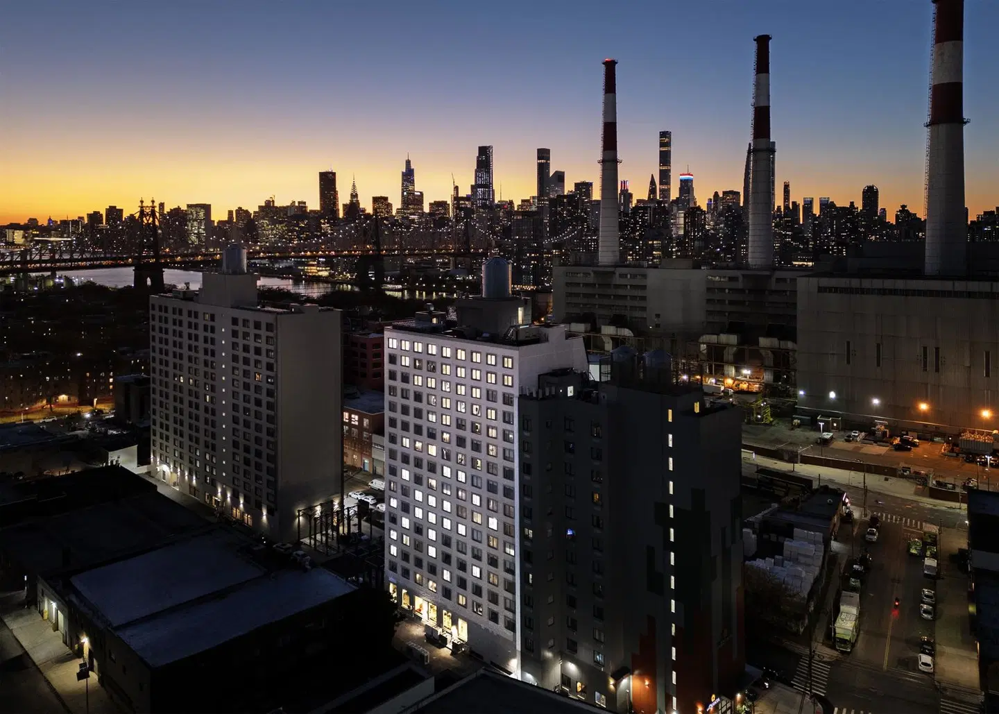 DoubleTree by Hilton Long Island City New York EXTERIOR