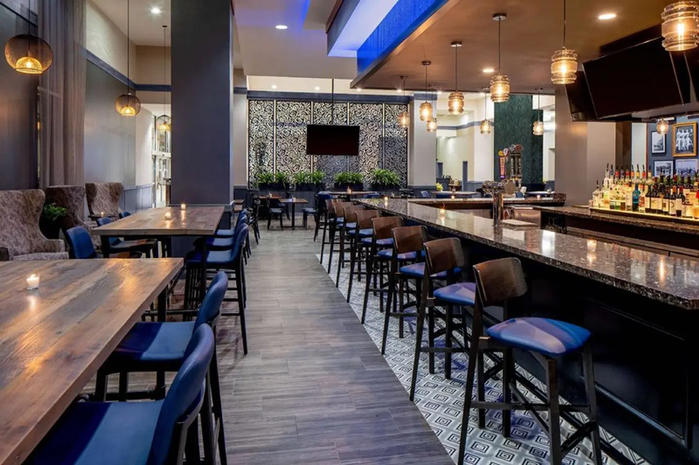 Hilton Shreveport Bar